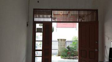 ruang tamu rumah 2 lantai 5 kamar