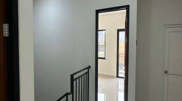 Gambar 5 Rumah baru 2 lantai minimalis modern diperumahan kresek indah