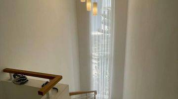 Gambar 2 Rumah 2 Lantai Bagus Semi Furnished di Golf Lake, Jakarta Barat