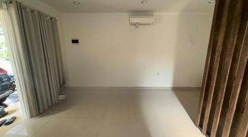 Gambar 3 Dijual Rumah Thomson (hook), Dekat Kolam Renang