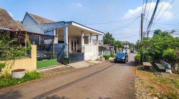 Gambar 2 Rumah bagus  hadap taman di jalan utama taman Pajajaran Bogor