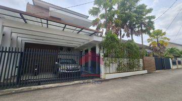 tampak depan rumah 2 lantai modern tropis