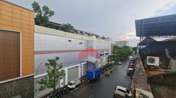 tampak depan rukan strategis megamall siap pakai,