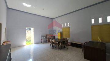 dapur rumah tengah kota lingkungan asri,