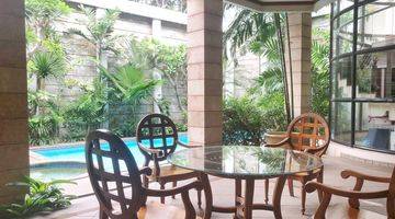 kolam renang rumah furnished di kawasan elite