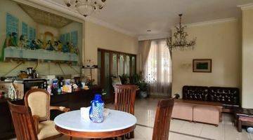 ruang makan rumah bagus kebayoran baru jakarta