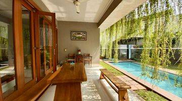 kolam renang rumah 2 lantai bagus di