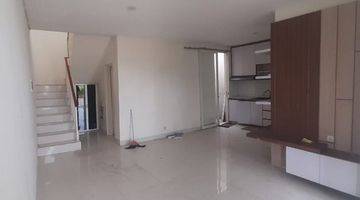 Gambar 1 Rumah Di Grand Pakuwon 
cluster Adelaide 2 Lantai Dekat Margomulyo Murah Non Lelang