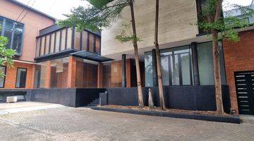 Gambar 2 Dijual Rumah Townhouse Modern Ada Basement Pribadi