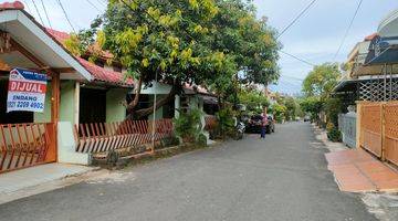 Gambar 1 Dekat BKT, Duren sawit, Rumah Hook, murah, BU gaess lokasi sangat strategis, lingkungan aman, nyaman.