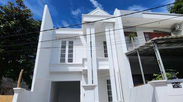 Gambar 1 Rumah baru design classic siap huni di Klender