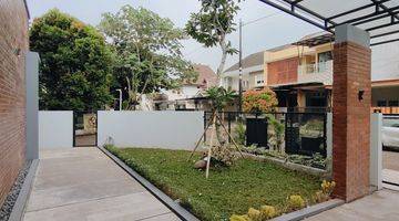 Gambar 3 Rumah Baru Design Industrial Posisi Hook Di Kencana Loka Bsd