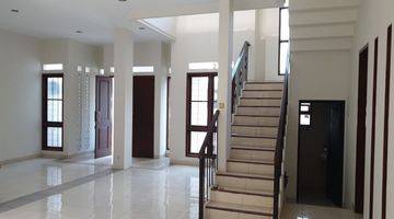 Gambar 4 Brand New Rumah Mewah Classic Modern di Lokasi Bagus Lebak Bulus