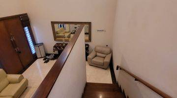 Gambar 1  Dijual Rumah Mewah 3 Lantai, Semi Furnished, di The Green