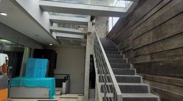 Gambar 4  Dijual Rumah Mewah 3 Lantai, Semi Furnished, di The Green