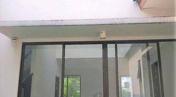 Gambar 1 Dijual Rumah Siap Huni, Row Jalan Luas, Dalam Cluster di Eminent