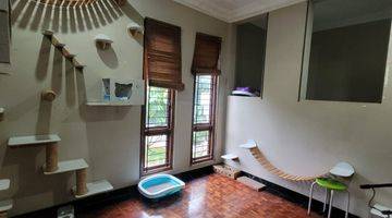 Gambar 5  Dijual Rumah Mewah 3 Lantai, Semi Furnished, di The Green