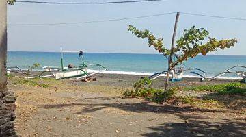 Gambar 1 BEACHLAND  IN THE NORTH OF BALI