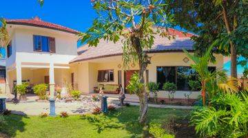 Gambar 1 Stunning Villa With Nice View For Sale