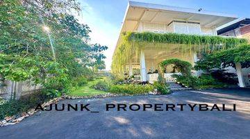 Gambar 3 Rumah Coastal Modern, Garden Luas, One Gate System, Nusa Dua