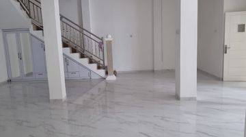 ruang keluarga dijual rumah di angelonia, gading
