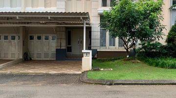 tampak depan disewakan rumah di pelican gading
