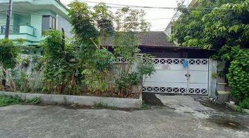 Gambar 1 Rumah Tua Hit Tanah Aja