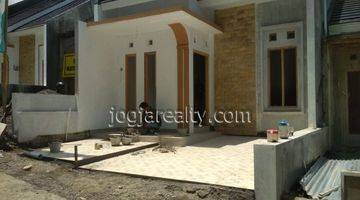 tampak depan rumah dijual murah di kasihan
