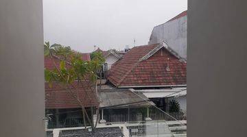 Gambar 2 Rumah 2 Lantai Baru di Manyar Tirtoasri Surabaya, Surabaya