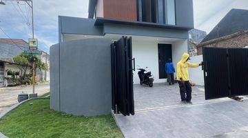 Gambar 1 Rumah 2 Lantai Bagus Semi Furnished di Babatan Pantai Surabaya, Surabaya