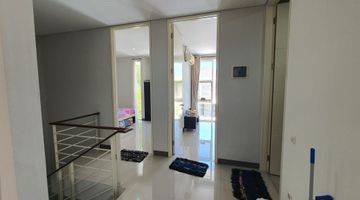 Gambar 1 Rumah 2 Lantai Furnished di The Greenlake, Surabaya