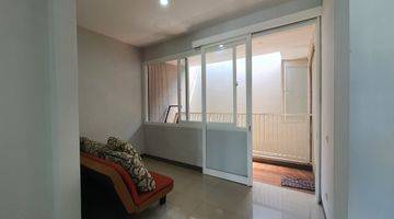 Gambar 4 Rumah 2 Lantai Furnished di The Greenlake, Surabaya