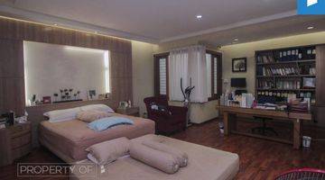 kamar tidur rumah 3 lantai bagus shm
