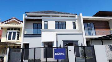 Gambar 1 Rumah 2 Lantai Baru Unfurnished SHM di Citraland, Surabaya