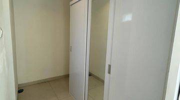 Gambar 3 Rumah 2,5 Lantai Split Level  Bagus Semi Furnished di Graha, Surabaya