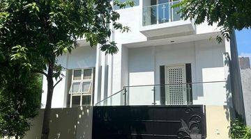 Gambar 2 Rumah 2,5 Lantai Split Level  Bagus Semi Furnished di Graha, Surabaya