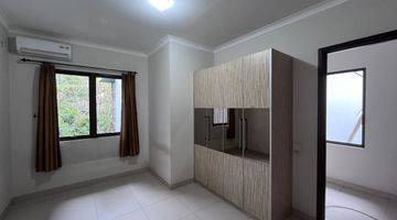 Gambar 4  Rumah besar semi furnished dekat Sinar mas World dan the Breeze