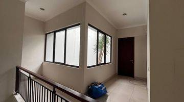 Gambar 1  Rumah besar semi furnished dekat Sinar mas World dan the Breeze