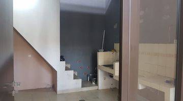 Gambar 4 Rumah 1,5 lantai dalam cluster  harga NEGO