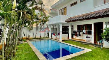 Gambar 1 Rumah Dengan Private Pool Dalam Townhouse Strategis Pejaten Barat