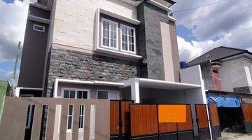 Gambar 1 Rumah 2 lantai mewah full furnished baru gress di perumahan colomadu - solo