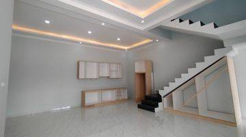 Gambar 4 Rumah 2 lantai mewah full furnished baru gress di perumahan colomadu - solo