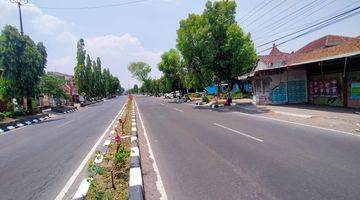 Gambar 2 Bangunan tempat usaha hitung tanah lokasi strategis di jalan protokol kota Sukoharjo