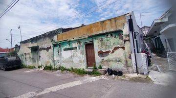 Gambar 3 Rumah lama hitungan tanah di tengah kota solo