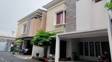 Gambar 1 Rumah Exclusive 2 Lantai Furnished Di Perumahan Kota Solo