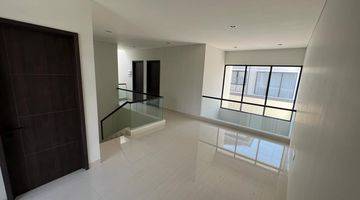 Gambar 1 Rumah 2 Lantai Baru Unfurnished di Cluster Emily Summarecon, Bandung