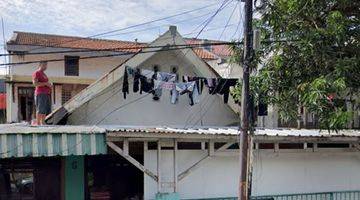 Gambar 1 Rumah satu setengah lantai di Jl kerinci