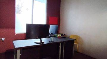 Gambar 3 Ruang Kantor Lantai 2 Di Pinggir Jalan Strategis