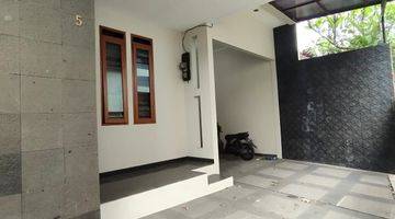 Gambar 2 Rumah 2 Lantai Modern Di Tebet