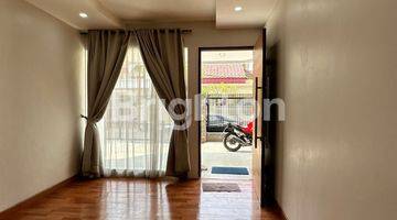 Gambar 4 Rumah bagus 2lantai,Lb300m2,shm,jalan2 mobil,garasi 2mobil,selangkah pasar dan mall